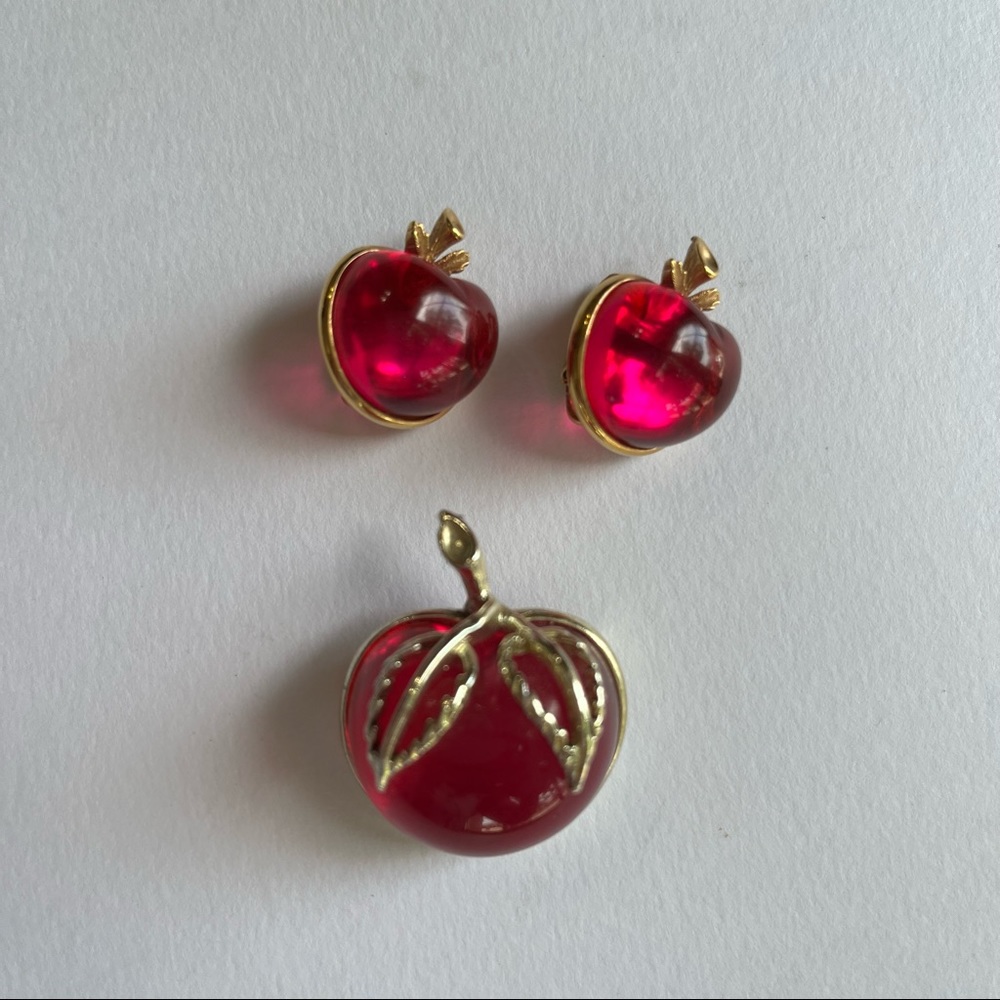 Vintage Sarah Coventry Red Apple Brooch & Clip On Earrings Set